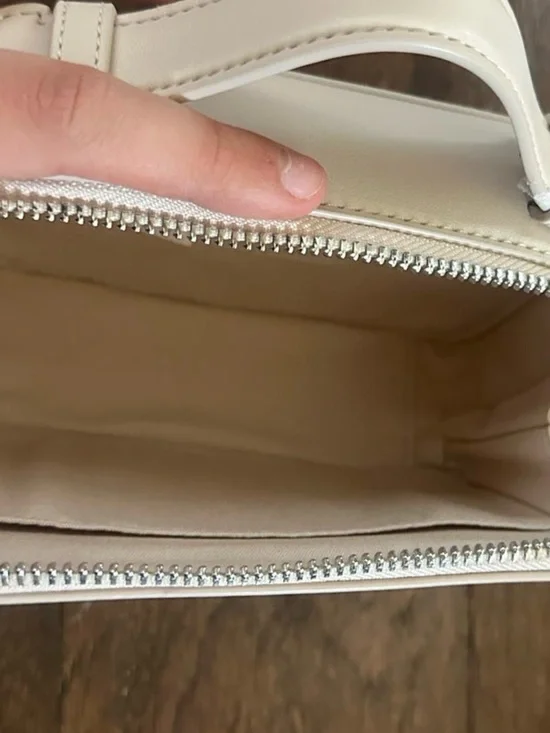 Lululemon Leather Alternative Camera
Crossbody Bag-Cashew NWT - Picture 12 of 16